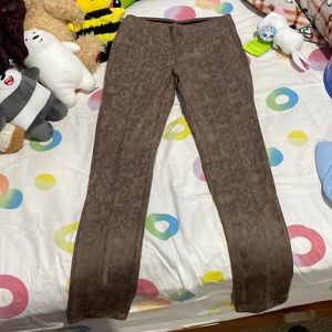 Leggingsish with snake print